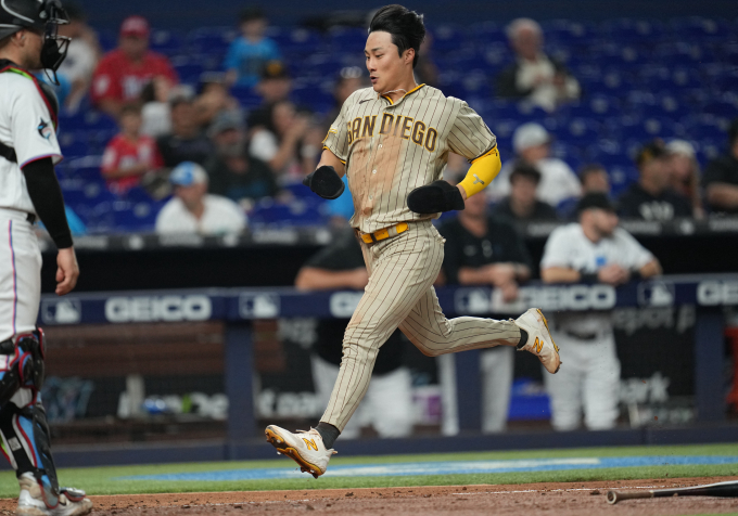 샌디에이고 김하성이 시카고 컵스와 경기에서 멀티히트를 기록했다. 사진은 김하성이 홈에 들어오는 모습. /사진= 로이터