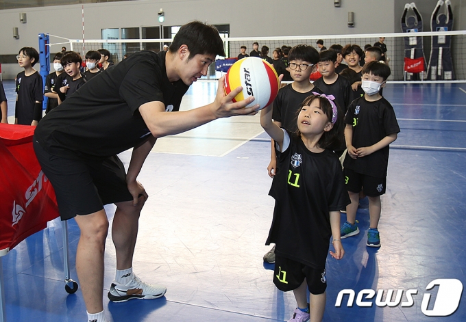 [사진] 일일강사로 변신한 박상하 선수