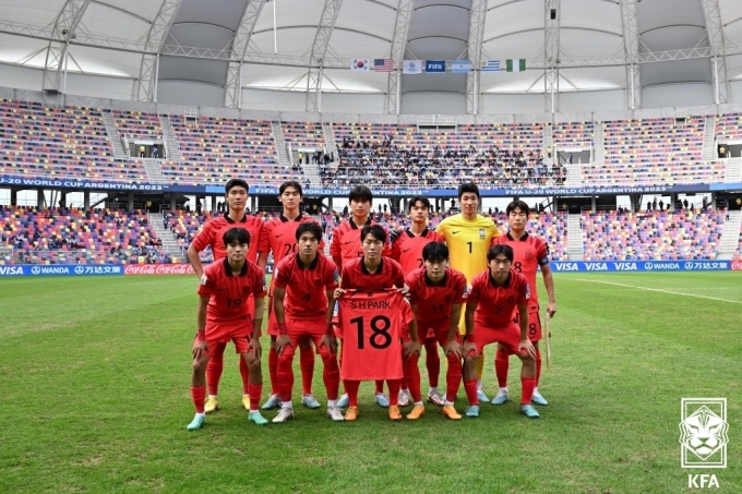 [사진] 8강전 앞두고 기념사진 촬영하는 대표팀