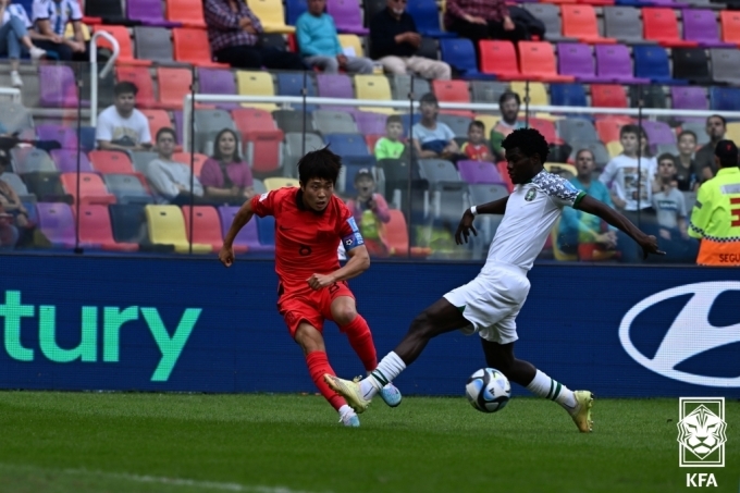 4일(현지시간) 오후 아르헨티나 산티아고 델 에스테로 스타디움에서 열린 2023 국제축구연맹(FIFA) 20세 이하(U-20) 월드컵 8강전 한국과 나이지리아의 경기에서 이승원이 공격을 시도하고 있다. (대한축구협회 제공) 2023.6.5/뉴스1