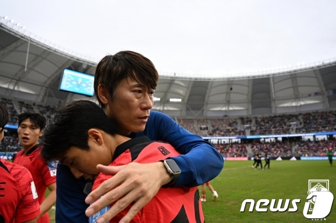 [사진] 선수들 격려하는 김은중 감독