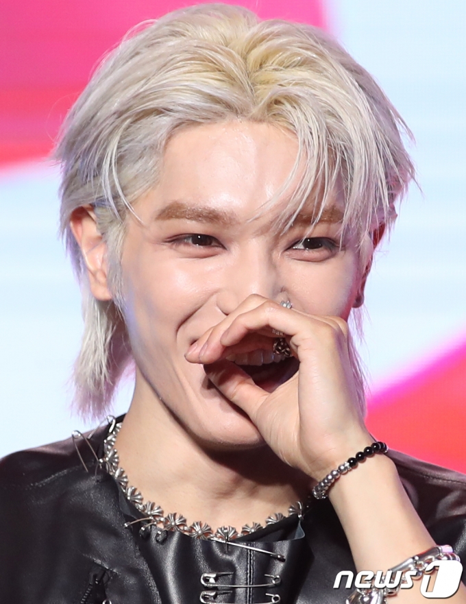 [사진] NCT 태용, 촉촉해진 눈가