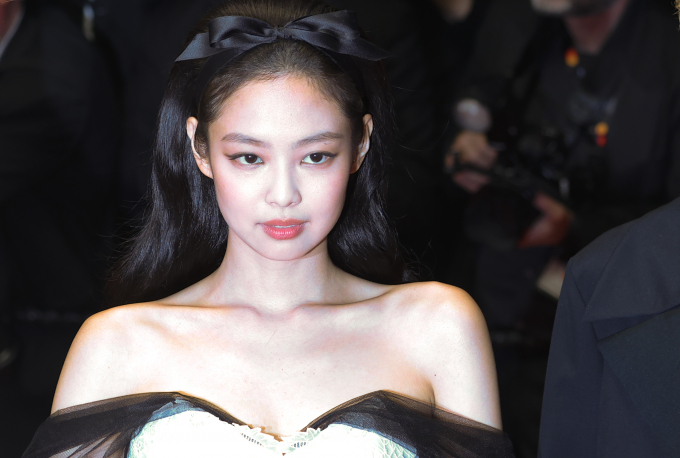 '디 아이돌'에 출연한 걸그룹 블랙핑크 제니의 모습에 대한 팬들의 갑론을박이 이어지고 있다. 사진은 최근 프랑스 칸 영화제에서 열린 '디 아이돌' 월드 프리미어 시사회에 참석했던 제니. /사진=뉴스1