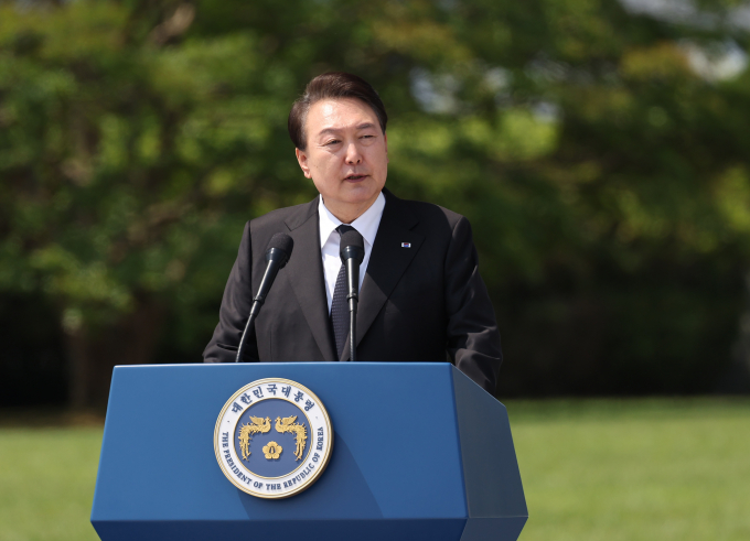 한국이 유엔 안전보장이사회(안보리) 비상임이사국으로 선출된 것에 대해 윤석열 대통령이 "글로벌 외교의 승리"라고 평가했다. 사진은 지난 6일 서울 동작구 국립서울현충원에서 열린 제68회 현충일 추념식에서 추념사 하는 윤석열 대통령. /사진=뉴시스(대통령실통신사진기자단)
