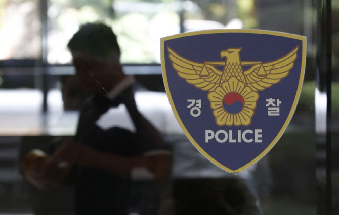 하의를 입지 않은 채 버스정류장에 있던 20대 남성이 경찰에 붙잡혔다. /사진=뉴스1