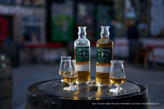 골든블루 인터내셔널은 아일랜드 J&J 맥코넬스 LTD의 정통 프리미엄 아이리쉬 위스키 '맥코넬스(McConnell's)'를 국내 최초로 선보인다. /사진=골든블루 인터내셔널