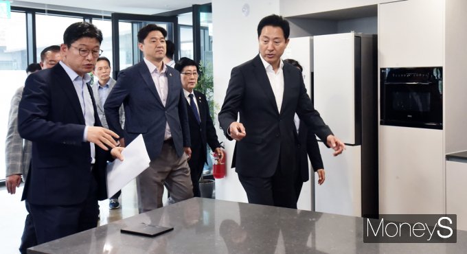 [머니S포토] 지역소통의 거점 '청년안심주택' 방문한 오세훈 서울시장