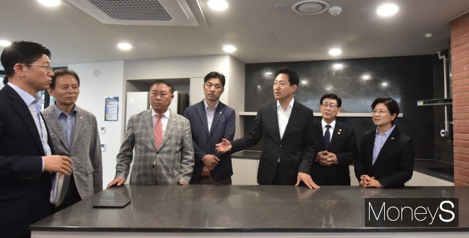 [머니S포토] 지역소통의 거점 '청년안심주택' 방문한 오세훈 서울시장