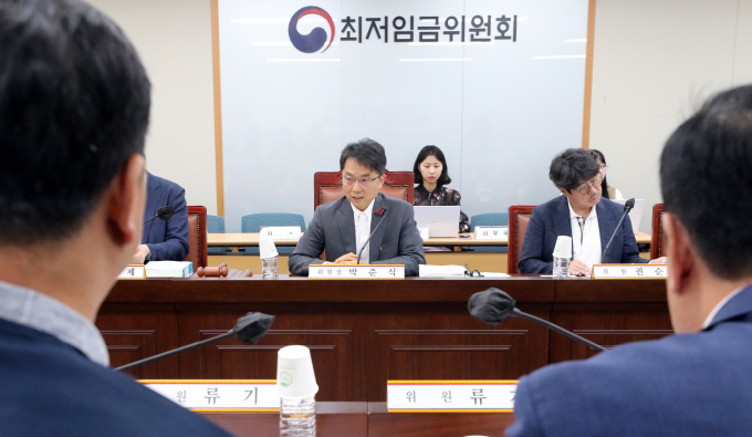 지난달 25일 세종시 정부세종청사에서 열린 최저임금위원회 2차 전원회의에서 박준식 위원장이 발언하고 있다. / 사진=뉴시스 강종민 기자 