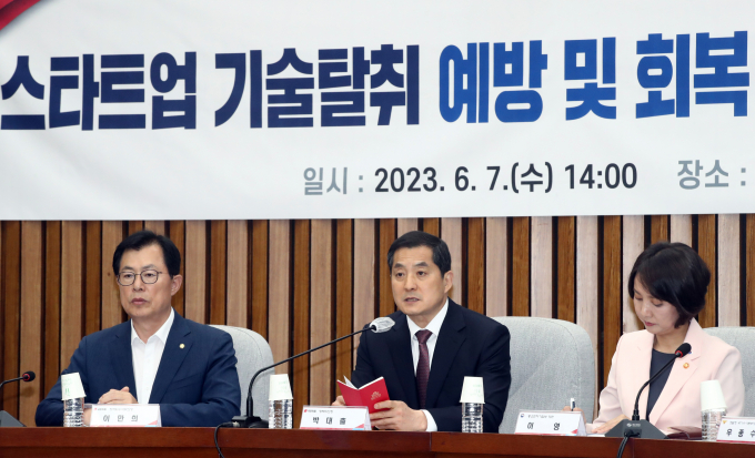 박대출 국민의힘 정책위의장이 기술 탈취에 대한 징벌적 손해배상제도 강화 방안을 추진한다고 밝혔다. 사진은 7일 서울 여의도 국회에서 열린 '국민의힘 스타트업 기술탈취 예방·회복 지원 민당정 협의회'에서 발언하는 박 의장. /사진=뉴스1