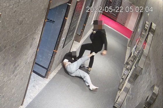 법무부가 이른바 '부산 돌려차기 사건' 가해자에 대한 구치소 관리 감독을 강화한다고 밝혔다. 사진은 지난해 5월22일 부산 진구 서면 한 오피스텔에서 발생한 돌려차기 사건. /사진=뉴스1