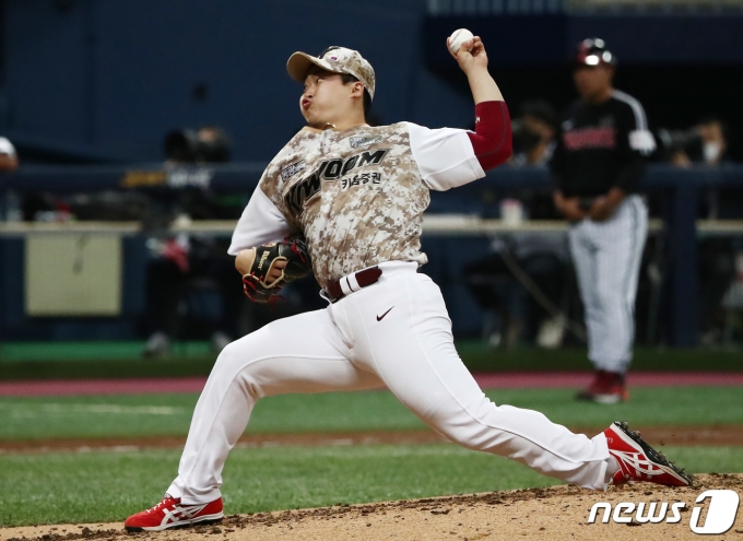 [사진] 역투하는 키움 김재웅