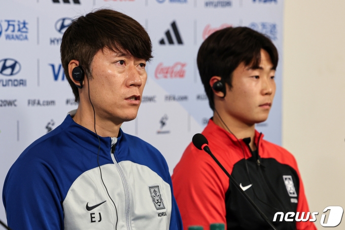 [사진] 4강전 앞둔 김은중 감독 '이탈리아의 창을 잘 막아야'