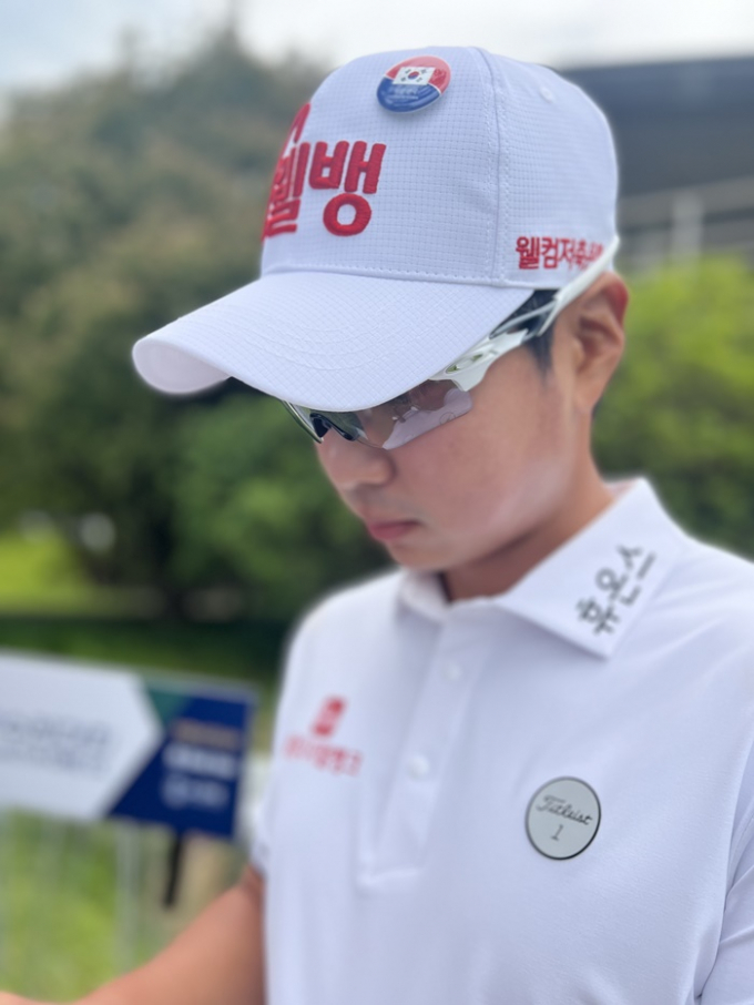 KPGA 선수권대회에 출전한 선수 및 캐디 그리고 대회 관계자 전원이 태극기 패치를 패용했다. 사진은 태극기 패치를 모자에 단 이형준. /사진= KPGA
