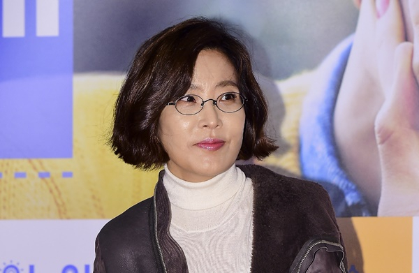가수 이선희에 대한 횡령의혹이 또 다시 불거졌다. 사진은 지난 2015년 1월 서울 왕십리 CGV에서 열린 영화 '오늘의 연애’(감독 박진표) VIP 시사회에 참석한 가수 이선희. /사진=뉴스1 