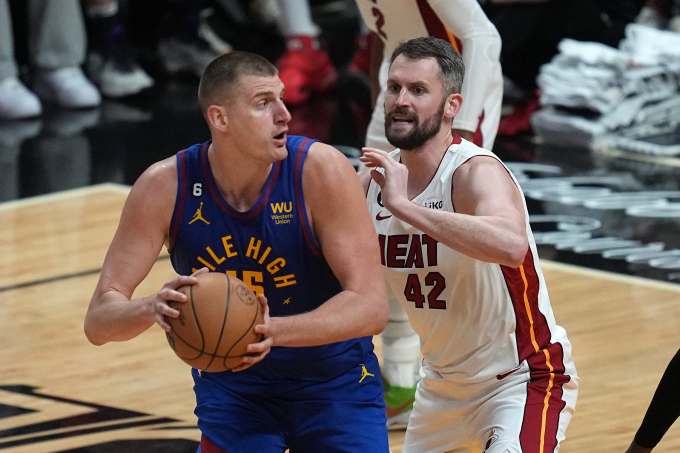 덴버가 NBA 챔피언결정전에서 마이애미를 꺾고 시리즈 전적 2승1패를 기록했다. 사진은 덴버 니콜라 요키치의 경기 모습. /사진= 로이터