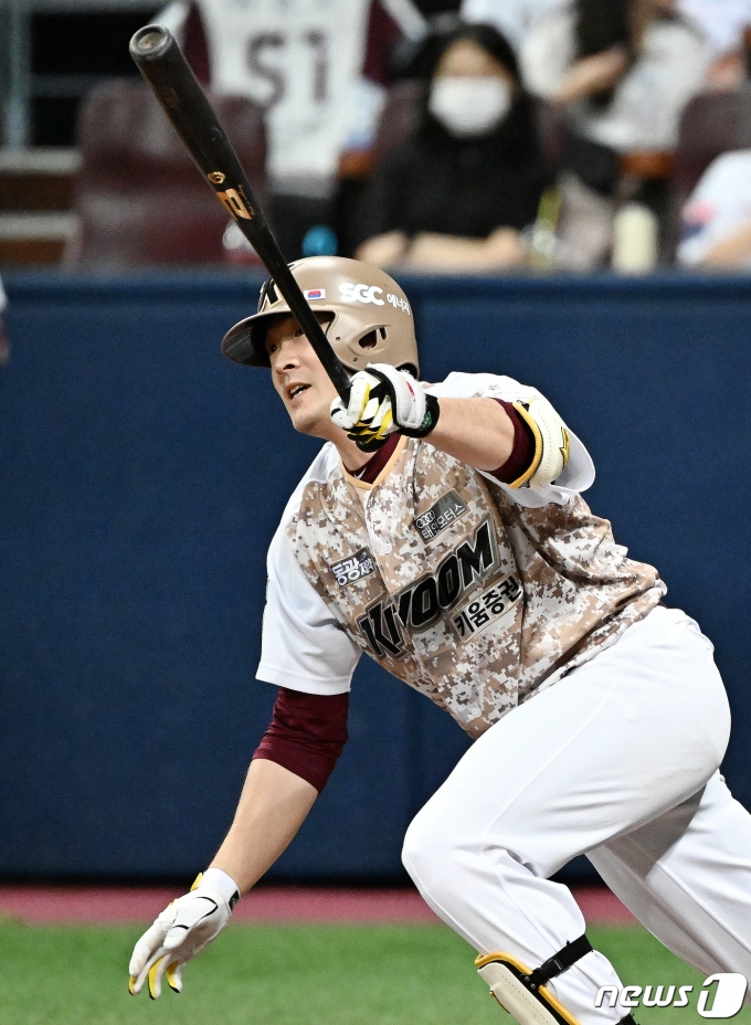 [사진] 내야 안타 만들어내는 이형종