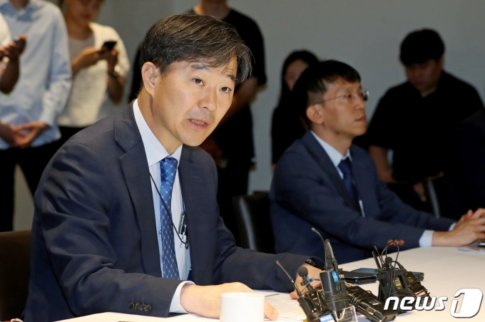 이형훈 보건복지부 보건의료정책관이 8일 서울 중구 컨퍼런스하우스 달개비에서 열린 제10차 의료현안협의체에서 모두발언 하고 있다. 이날 협의체 회의에서는 보건복지부와 대한의사협회가 의사 정원수 문제 등 보건의료 정책 현안을 논의했다. 2023.6.8/뉴스1 ⓒ News1 장수영 기자