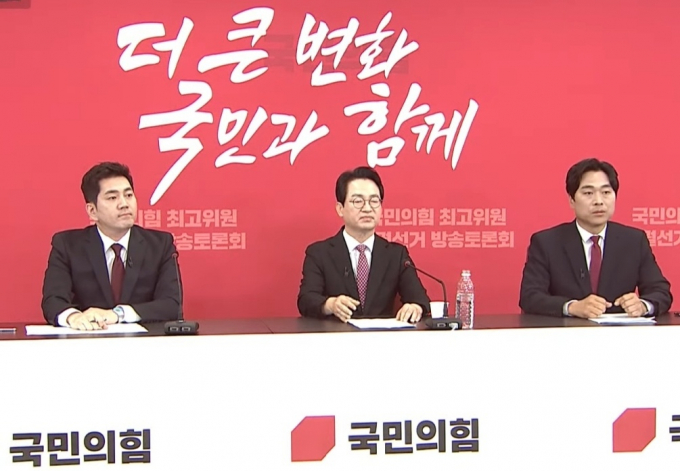 사진은 지난 5일 서울 여의도 국민의힘 당사에서 최고위원 후보자 토론회에 참여한 천하람 후보(왼쪽부터), 이종배 후보, 천강정 후보. /사진=뉴시스