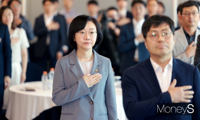 [머니S포토] 오유경 식약처장 '식·의약 온라인 자율 관리 시범사업단' 출범식, 참석