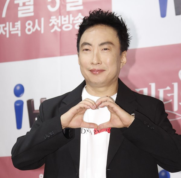 박명수가 최근 불거진 KBS2 예능프로그램 '1박 2일 시즌4'의 바가지 논란에 대해 입을 열었다. 사진은 지난 2021년 IHQ 첫 예능 프로그램 '리더의 연애' 제작 발표회에 참석한 박명수. /사진=뉴스1