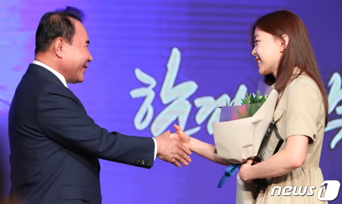 [사진] 최우수 선수상 수상한 김민선