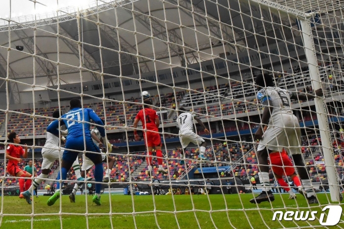 4일(현지시간) 오후 아르헨티나 산티아고 델 에스테로 스타디움에서 열린 2023 국제축구연맹(FIFA) 20세 이하(U-20) 월드컵 8강전 한국과 나이지리아의 경기에서 연장 전반전 최석현이 선제골을 넣고 있다. 2023.6.5 ⓒ AFP=뉴스1