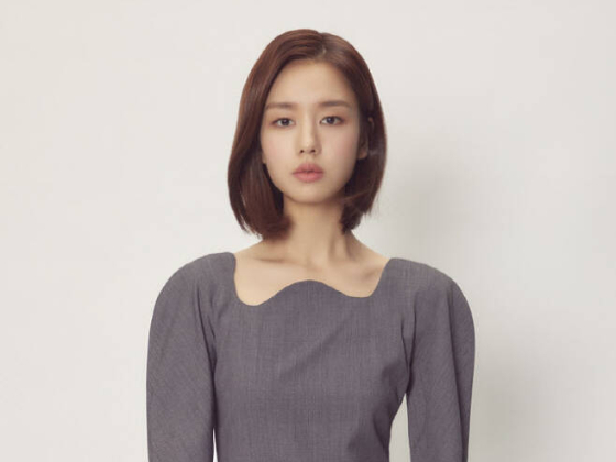10일 배우 안은진은 최근 종영한 JTBC 드라마 '나쁜 엄마' 관련 언론 인터뷰에서 드라마 상대역인 이도현과 그의 실제 연인이자 한국예술종합학교(한예종) 선배이기도 한 임지연에 관한 질문에 답변했다./사진=뉴시스