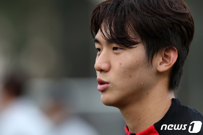 한국 20세 이하(U-20) 월드컵 축구대표팀 김지수가 7일(현지시간) 아르헨티나 에스탄시아 치카 훈련장에서 훈련을 마치고 취재진과 인터뷰하고 있다. 2023.6.8/뉴스1 ⓒ News1 이승배 기자