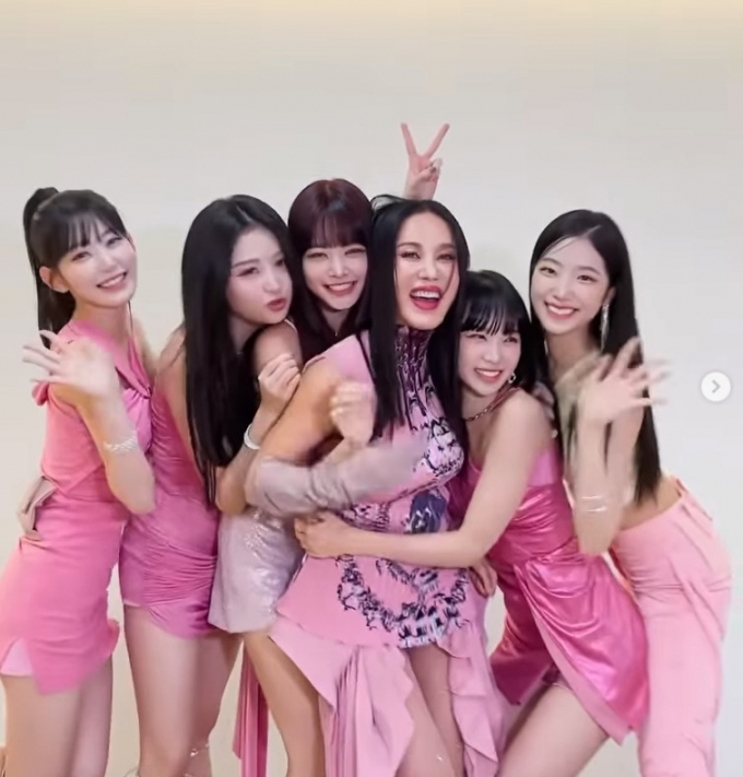 엄정화와 르세라핌(엄정화, 르세라핌 SNS 영상 갈무리)