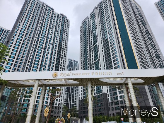 지난 8일 인천광역시 서구 백석동 170-3번지 일대(한들구역)에 들어서는 '검암역 로열파크씨티 푸르지오' 전경./사진=정영희 기자