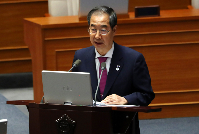 국회 대정부질문에서 일본 오염수 방류 문제를 두고 여야가 대립했다. 사진은 지난 12일 서울 여의도 국회에서 열린 제407회국회(임시회) 제 1차 본회의 대정부 질문에서 질의에 답변하는 한덕수 국무총리. /사진=뉴시스