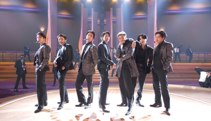 방탄소년단은 지난해 4월(한국시각) 미국 라스베이거스 MGM 그랜드 가든 아레나에서 열린 제64회 그래미 어워드(GRAMMY AWARDS)에서 글로벌 히트곡 '버터'(Butter)로 '베스트 팝듀오/그룹 퍼포먼스'(Best Pop Duo of Group Performance) 부문 후보에 올랐지만 아쉽게 수상에 실패했다. /사진=빅히트 제공