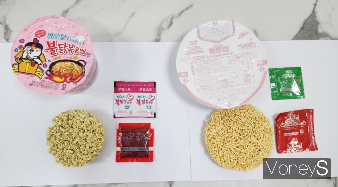 왼쪽은 삼양식품 까르보 불닭볶음면, 오른쪽은 닛신 야키소바 U.F.O 볶음면 제품 이미지. /사진=조승예 기자 
