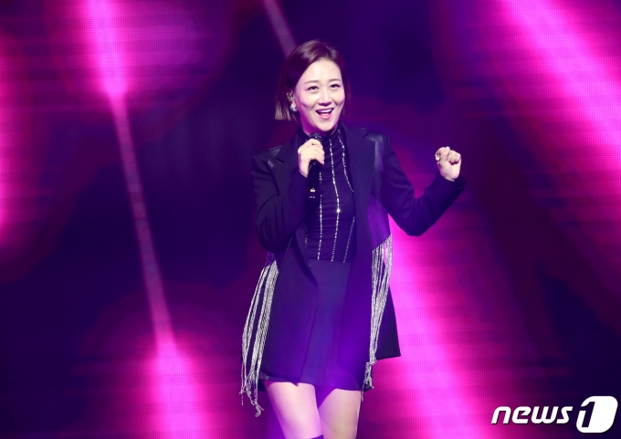 사진] 장윤정 얼굴도 마음씨도 착한 옆집 누나 - 머니S