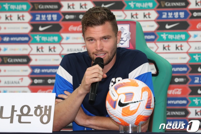 엘살바도르 축구대표팀 에릭 사발레타(Eriq Zavaleta)가 대한민국 대표팀과의 평가전을 앞둔 19일 대전 유성구 대전월드컵경기장에서 기자회견을 하고 있다. 2023.6.19/뉴스1 ⓒ News1 김기태 기자