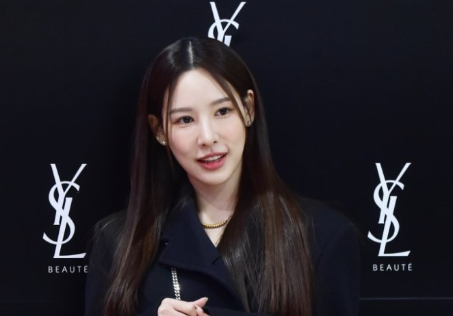 '환승연애2' 이나연이 반려견 파양 의혹에 대해 2차 해명을 했다.사진은 지난 1월  서울 중구 을지로 롯데백화점 본점에서 열린 입생로랑 뷰티 따뚜아쥬 꾸뛰르 벨벳 틴트 컬러 론칭 기념 행사에 참석한 '환승연애2' 출연자 이나연. /사진=임한별 기자