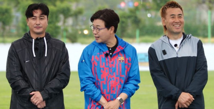 25일 오후 방송되는 JTBC TV 예능물 '뭉쳐야 찬다 2'에서는 안정환호 '어쩌다벤져스'와 김병지호 '꽁병지FC'의 리턴 매치가 그려진다. 왼쪽부터 안정환, 김성주, 김병지. /사진=뉴시스(JTBC 제공)