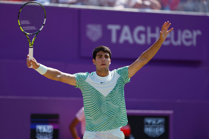 카를로스 알카라스가 남자프로테니스(ATP) 투어 퀸즈클럽 챔피언십 남자 단식 정상에 올랐다. 사진은 대회 결승전 알카라스의 모습. /사진= 로이터