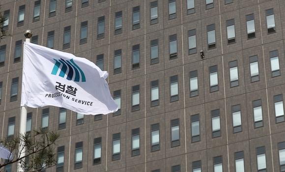 배상윤 KH그룹 회장의 행방을 쫓고 있는 검찰이 배 회장 가족까지 수사망을 넓히는 중이다. /사진=뉴스1