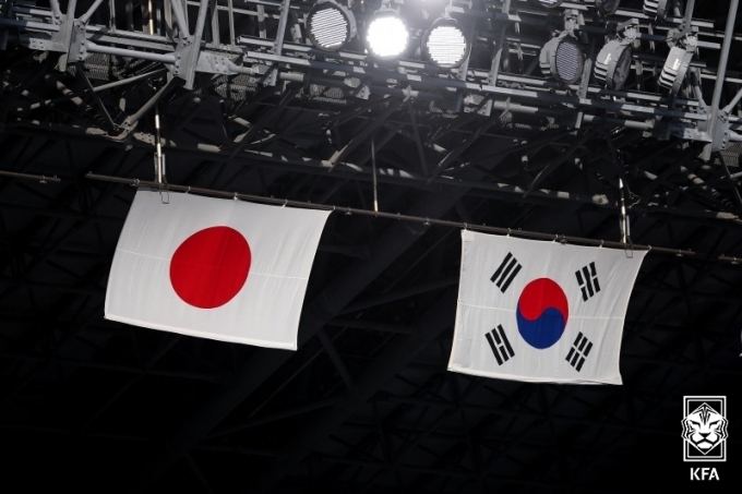 한국과 일본의 국기(대한축구협회 제공)