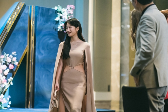 문가영이 이로운 사기에 특별 출연에 몸매를 뽐낸다./사진=tvn