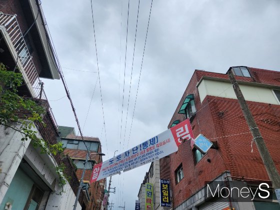 서울 서초구 방배동 541-2번지 일대 방배13구역은 이주가 끝나 현재 안전 문제를 이유로 진입 금지 상태다./사진=정영희 기자