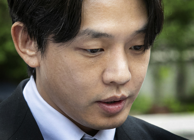 검찰이 배우 유아인에게 구속영장을 다시 청구할 가능성이 제기됐다. 사진은 지난 5월 서울중앙지방법원에서 열린 피의자심문을 마치고 법원을 나선 유아인. /사진= 뉴스1