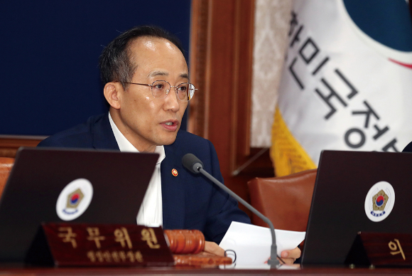 추경호 경제부총리 겸 기획재정부 장관이 서울 종로구 세종대로 정부서울청사에서 열린 국무회의에서 모두 발언을 하고 있다. /사진=뉴스1