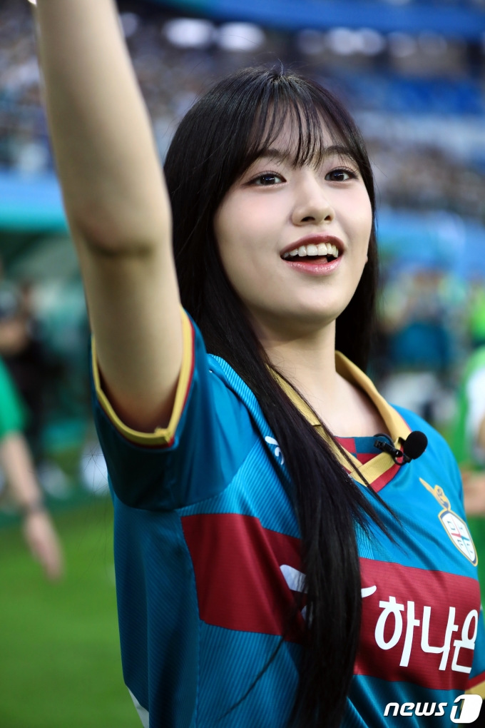 [사진] 반짝반짝 안유진, 대전 찾은 대전의 딸