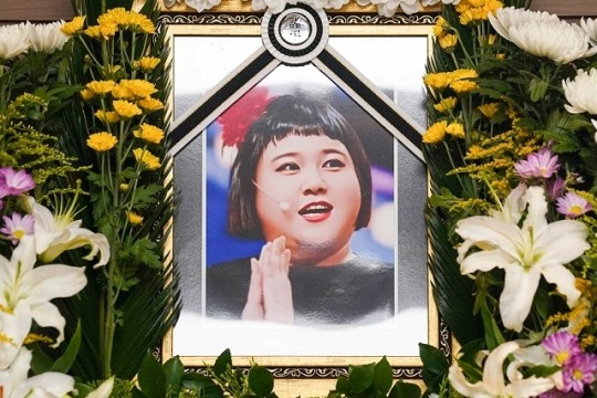  개그우먼 이지수(30)가 영면에 든다. 사진은 지난 12일 서울 영등포구 신화요양병원 장례식장에 마련된 개그우먼 고 이지수의 빈소. /사진=뉴스1(사진공동취재단)