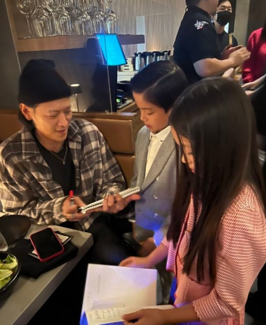 정용진 신세계 부회장이 배우 강동원과 만났다. /사진=정용진 부회장 인스타그램