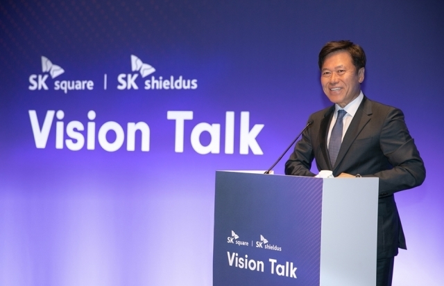 박정호 SK스퀘어 부회장이 올해 3월 스페인 바르셀로나 간담회에서 SK스퀘어-EQT파트너스의 SK쉴더스 공동경영 계획을 발표하고 있다. /사진=SK스퀘어 제공 