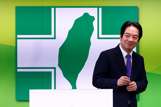 타이완 집권 민주진보당(민진당)의 후보인 라이칭더 부총통이 차기 총통 여론조사에서 지지율 선두를 기록했다고 타이완 매체 LTN이 26일(이하 현지시각) 보도했다. 사진은 라이 부총통이 지난 1월18일 민진당 주석에 선출된 직후 연설하는 모습. /사진=로이터